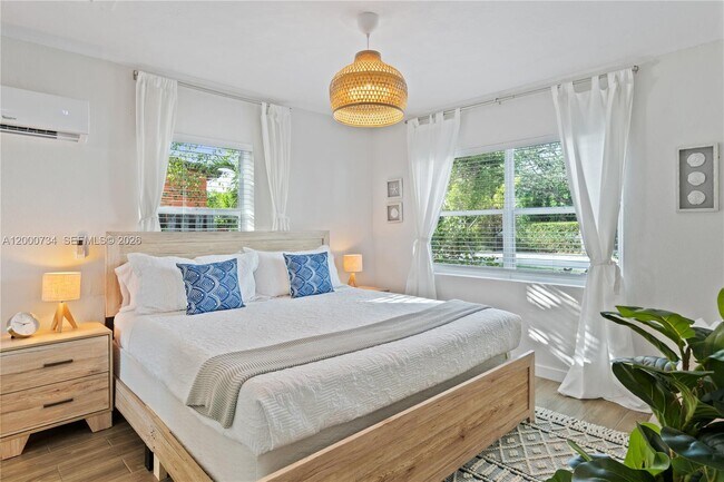 Building Photo - 300 SW 23rd St