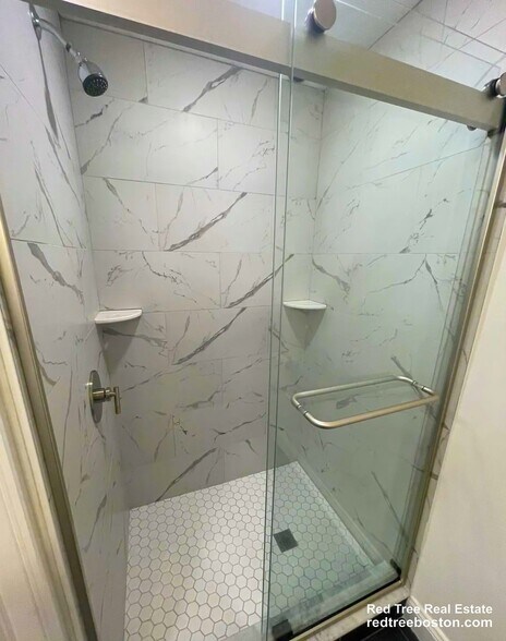 Building Photo - 31 Temple St