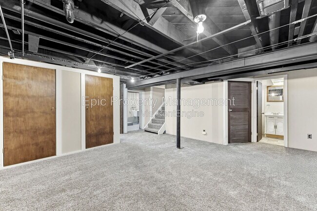 Building Photo - 812 Riverbank St