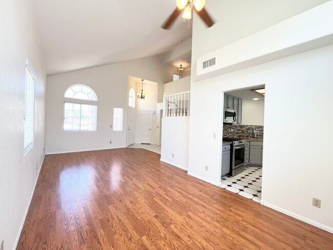 Building Photo - GATED COMMUNITY! Great Location!