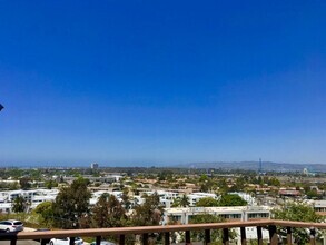 Building Photo - Large 2BR/2BA Condo with Ocean/Bay Views