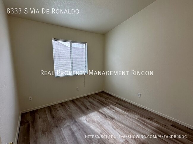 Building Photo - AVAILABLE NOW!!  Amazing 4bed/2bath in Rit...