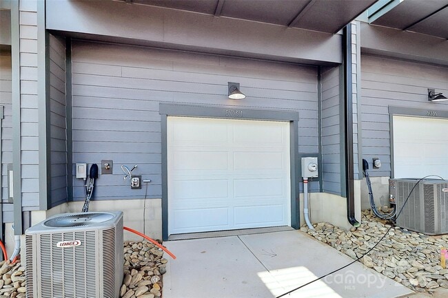 Building Photo - 5731 Castlerea Dr