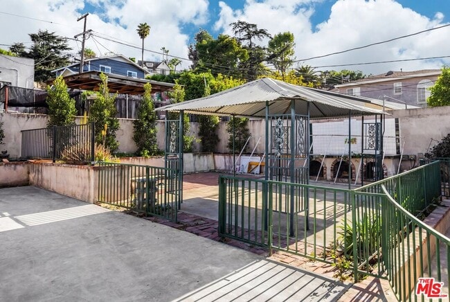 Building Photo - 6190 Mesa Ave