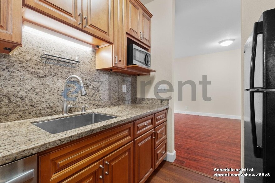 Building Photo - 454 Bolinger Common