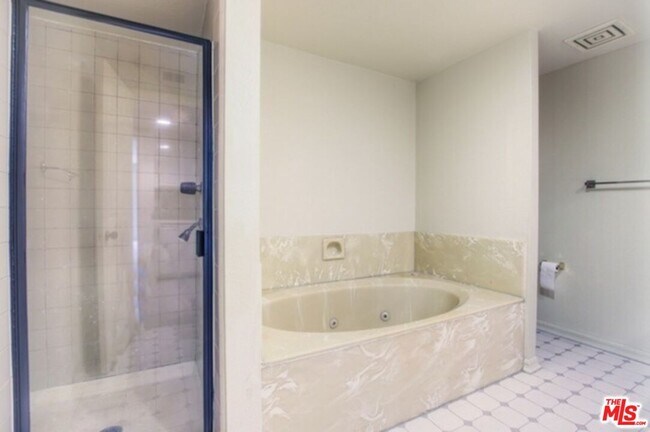 Building Photo - 1854 S Beverly Glen Blvd