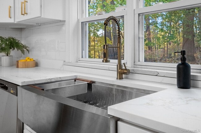 Building Photo - 27 Winding Ln