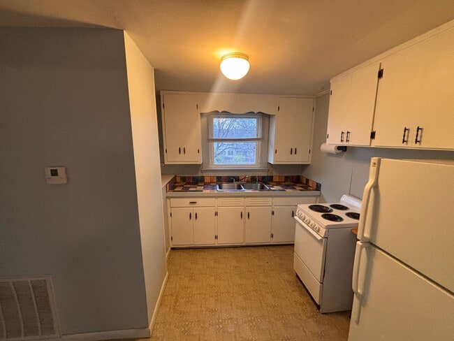 Building Photo - 124 39th Ave N