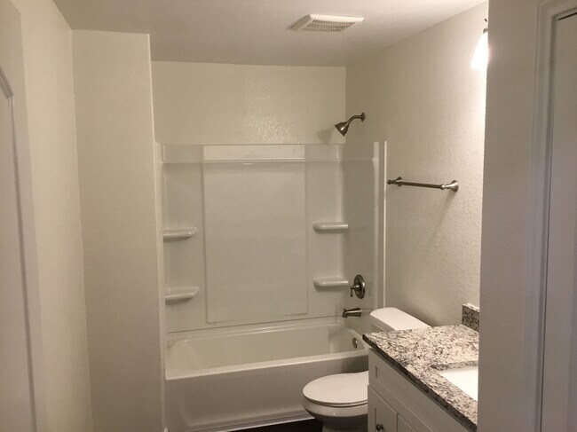 Building Photo - 1657 Amy Dr