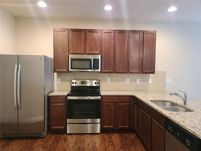 Building Photo - 196 Highland Pointe Cir E