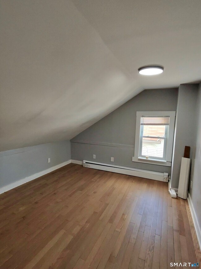 Building Photo - 982 Pembroke St