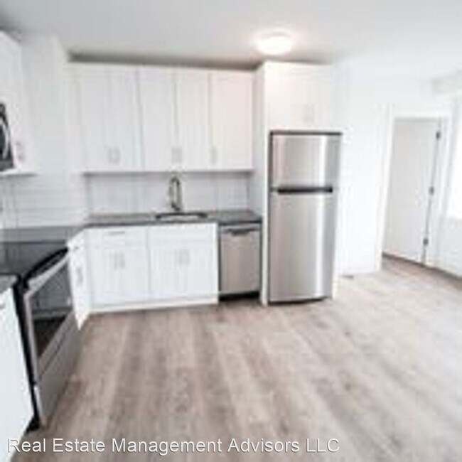 Building Photo - 5850 N 13th St