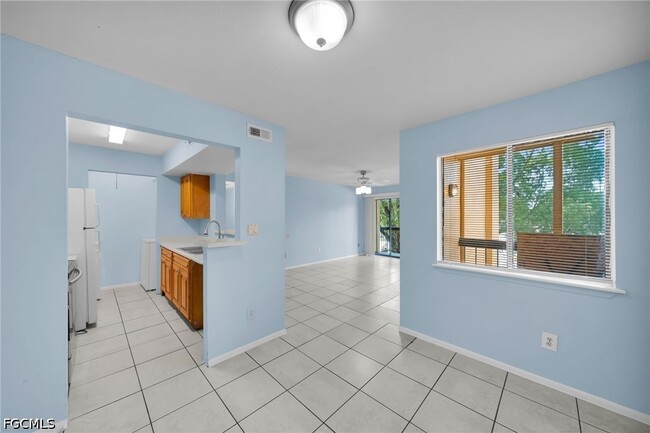 Building Photo - 2885 Winkler Ave