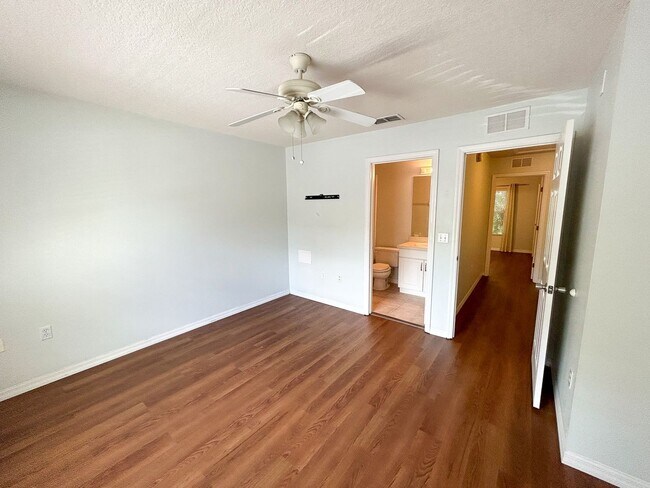Building Photo - 2/2.5 Cozy Condo in Isabella Park