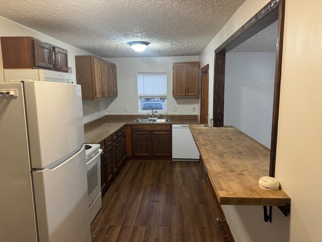 Building Photo - 608 Brevard St