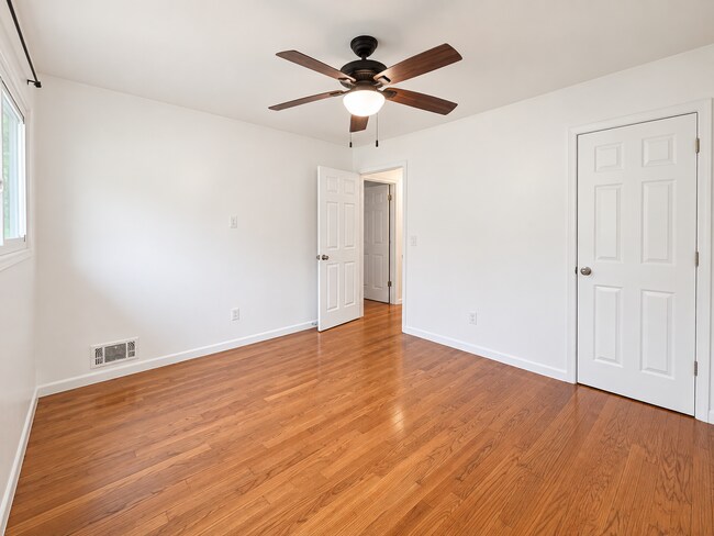 Building Photo - 2579 Bonnybrook Dr SW