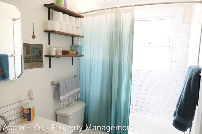 Building Photo - 3 br, 1 bath House - 1014 W Lakewood Ave