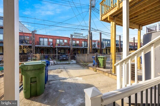 Building Photo - 10 N Ellwood Ave