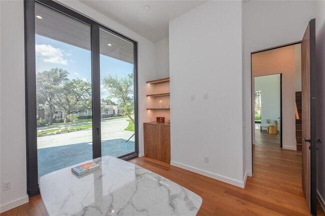 Building Photo - 614 Robin Dale Dr