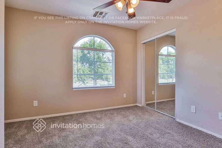 Building Photo - 4201 E Carla Vista Dr