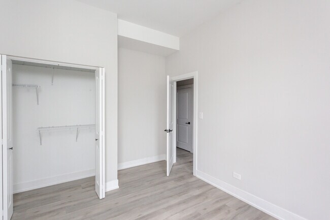 Building Photo - 816 W 18th St