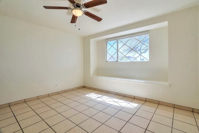 Building Photo - Spacious 3-bedroom, 3-bathroom home with an attached casita located in Scottsdale, AZ