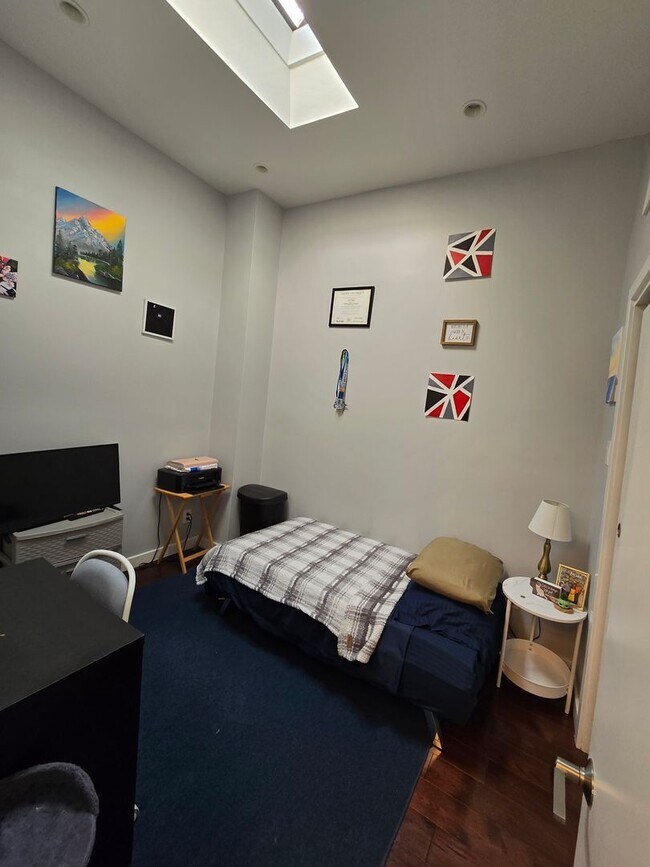 Building Photo - Bright 3 bed 1.5 bath in WHITMAN SOUTH PHI...