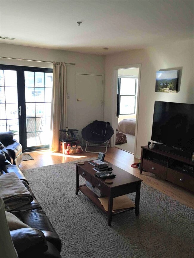 Building Photo - Live the Manayunk lifestyle you’ve been dr...