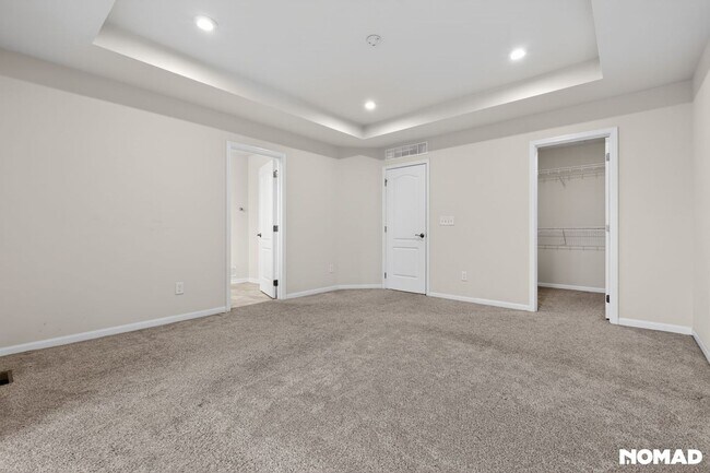 Building Photo - 2851 Fairgrove Cres