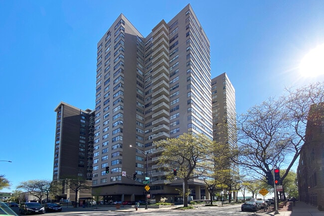 Primary Photo - 6301 N Sheridan Rd