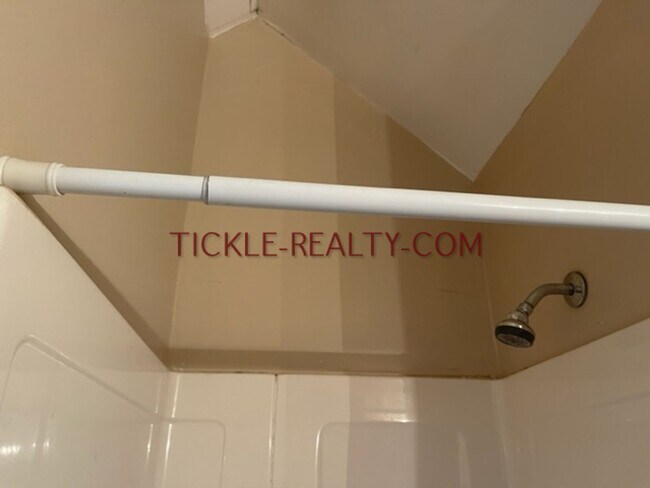 Building Photo - 2-4 Whalin Street