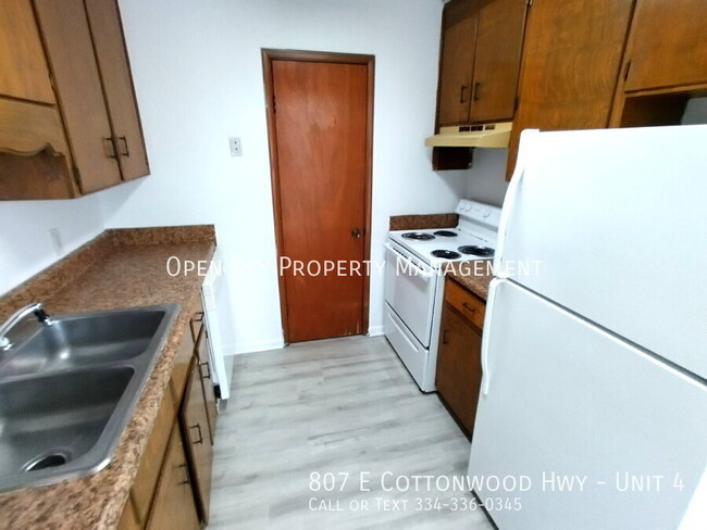 Building Photo - 807 E Cottonwood Rd