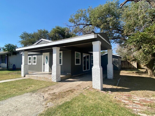 Building Photo - 3 Bed 2 Bath near Texas Tech Now Available!