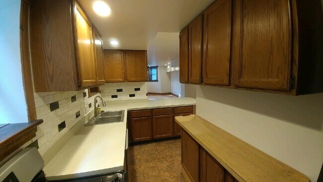 Garden Apt - 4835-4837 N Kenmore Ave