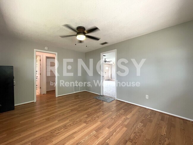 Building Photo - Largo - 4 Bed/2 Bath Single Family Home with Fenced Yard