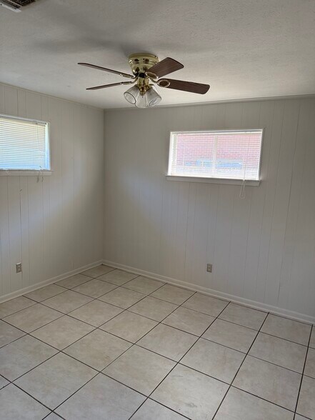 Building Photo - 4415 Herrmann St