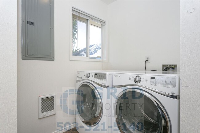 Building Photo - GPM639 - 2801-2803 SE 125th Avenue (T1)