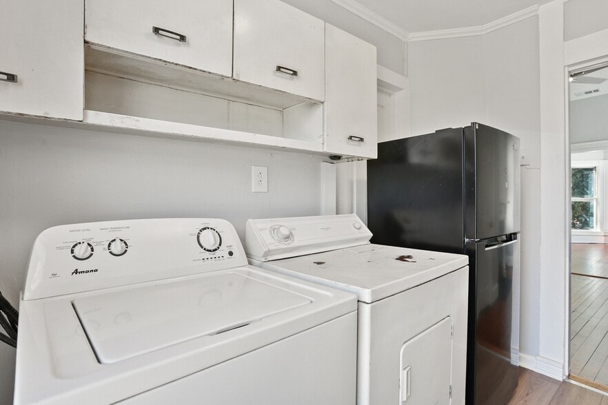 Building Photo - 1112 Barnard St