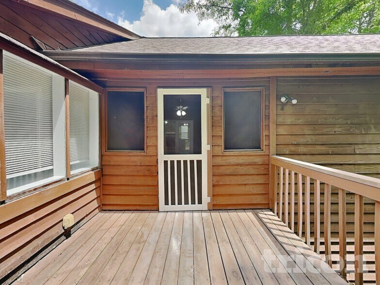 Building Photo - 4580 Woodcroft Cove