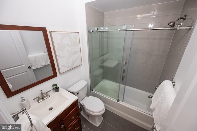 Building Photo - 2102 Berges St