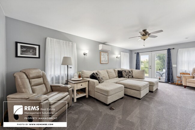 Building Photo - 815 Island Ct