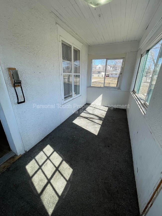 Building Photo - 1705 11th Ave N