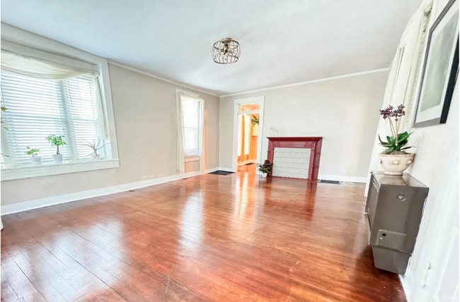 Building Photo - 2 Bedroom Single Family Home - 3 MONTH LEA...