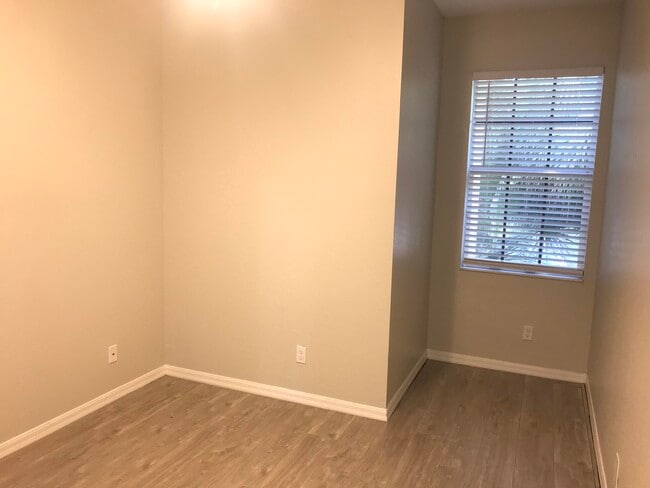 Building Photo - 895 Pipers Cay Dr