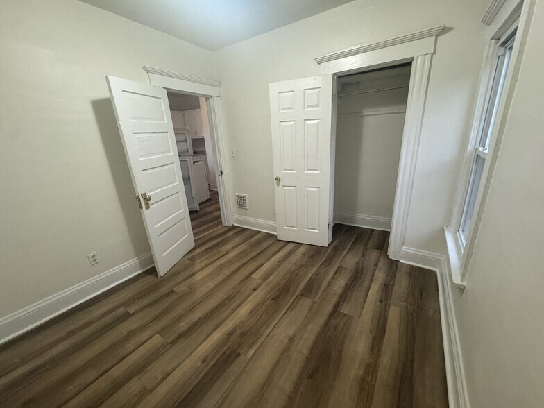 Building Photo - 606 Summit Ave