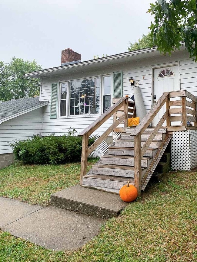 Building Photo - 5 bedroom, 2 bathroom house (29 East Terrace)