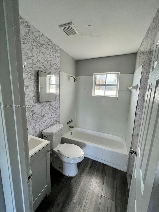 Building Photo - 5010 Pembroke Rd