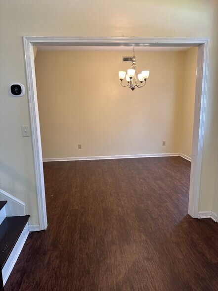 Dining Room - 160 Wainwright Mnr