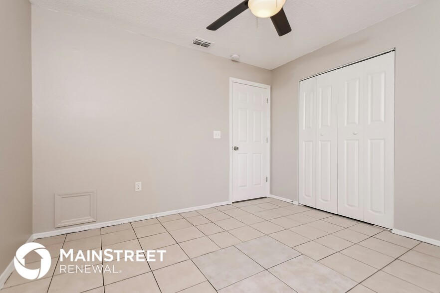 Building Photo - 3222 6th Ave W