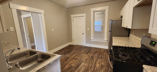 Building Photo - Spacious corner lot home with great natural light!